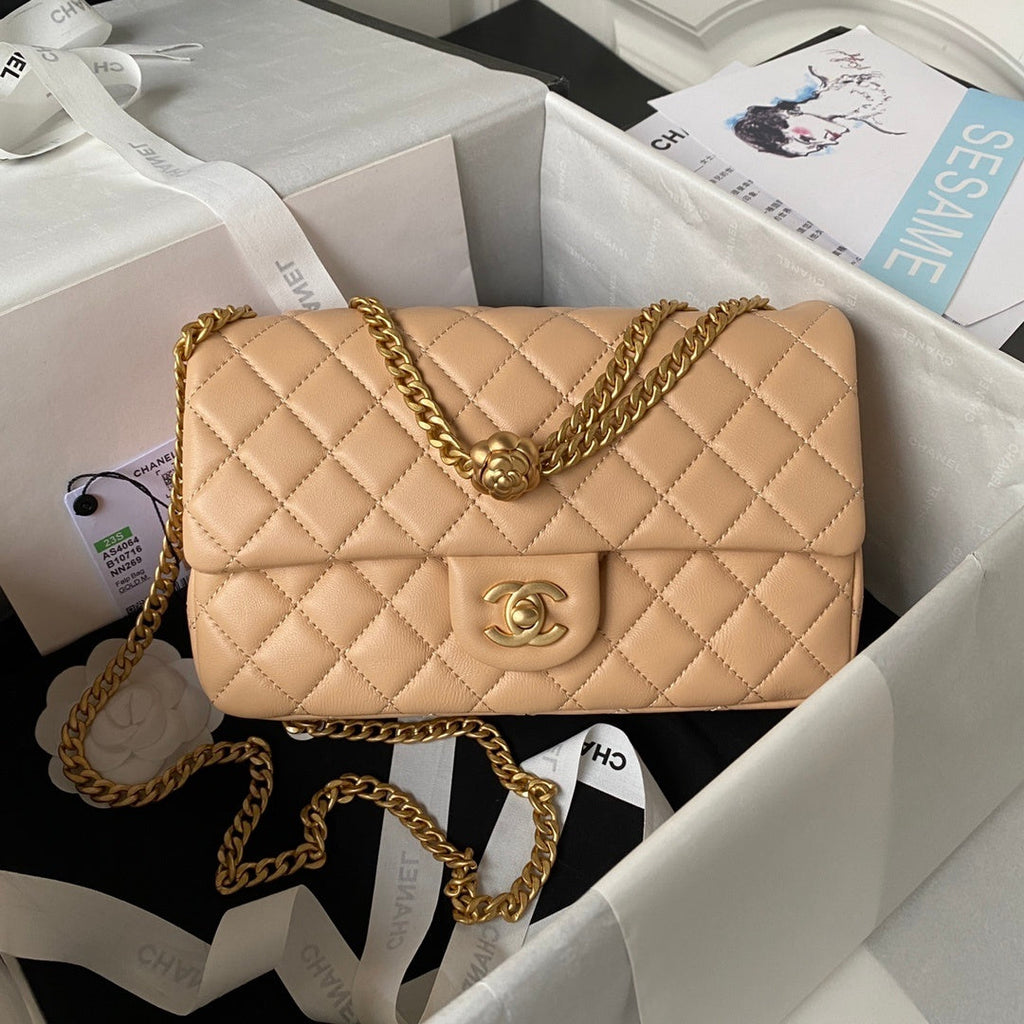 23 Quilted Chain Shoulder Bag