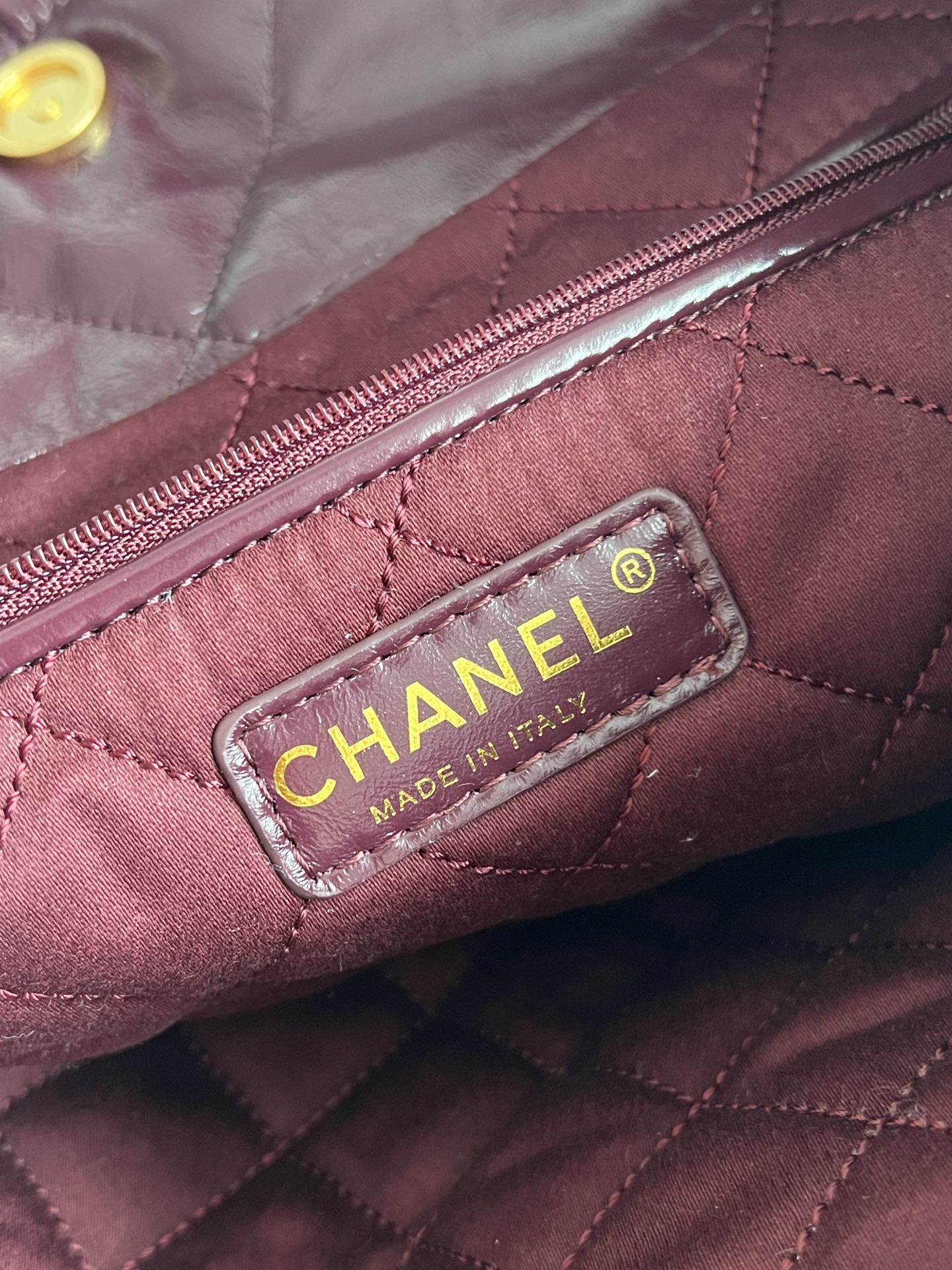 22 Medium Handbags