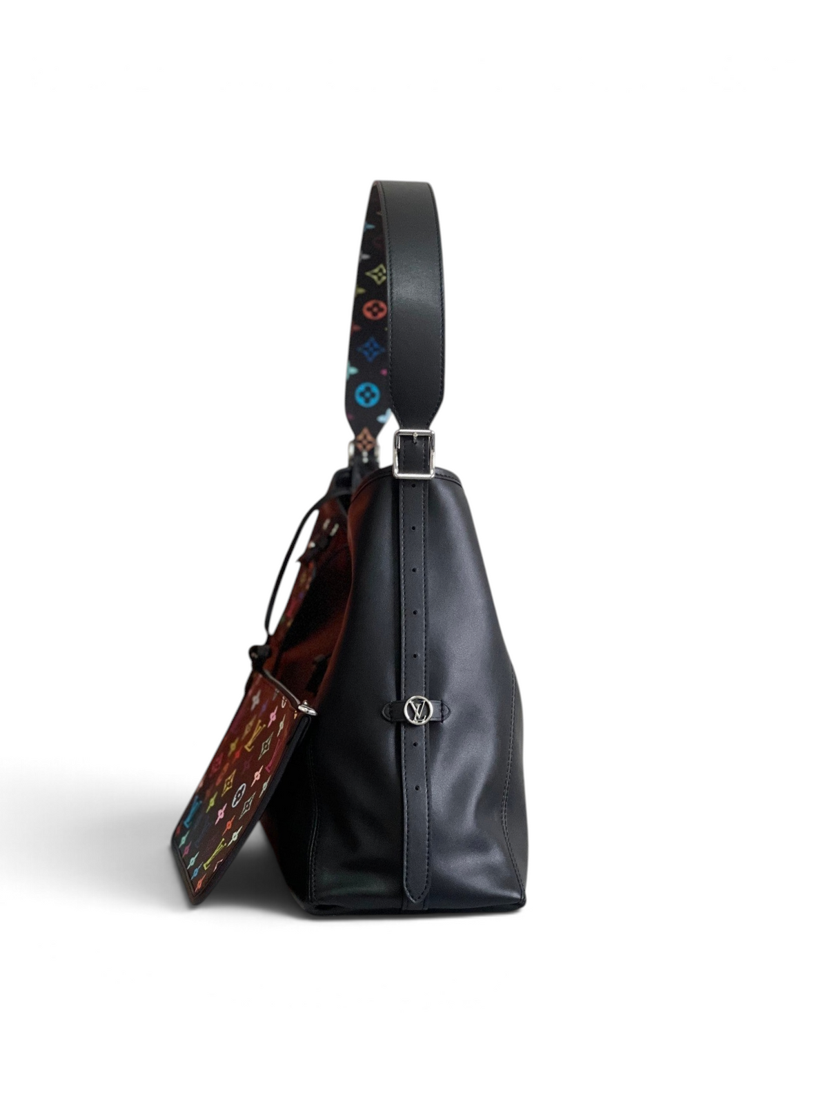 SWORD LUXURY CarryAll Vibe siyah deri omuz çantası, renkli monogram askı ve çıkarılabilir fermuarlı cüzdan detayı ile.