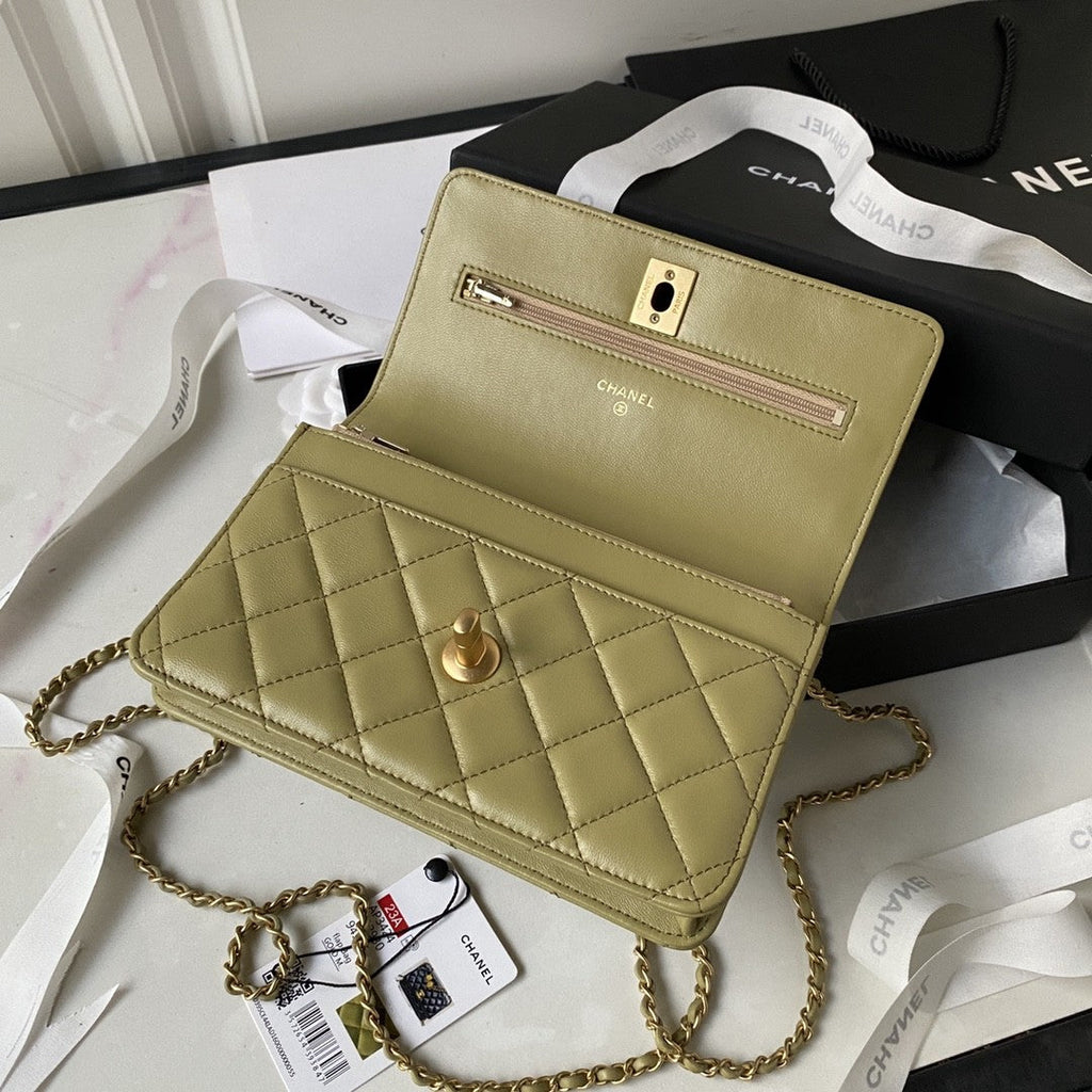 19 Woc Quilted Chain Bag