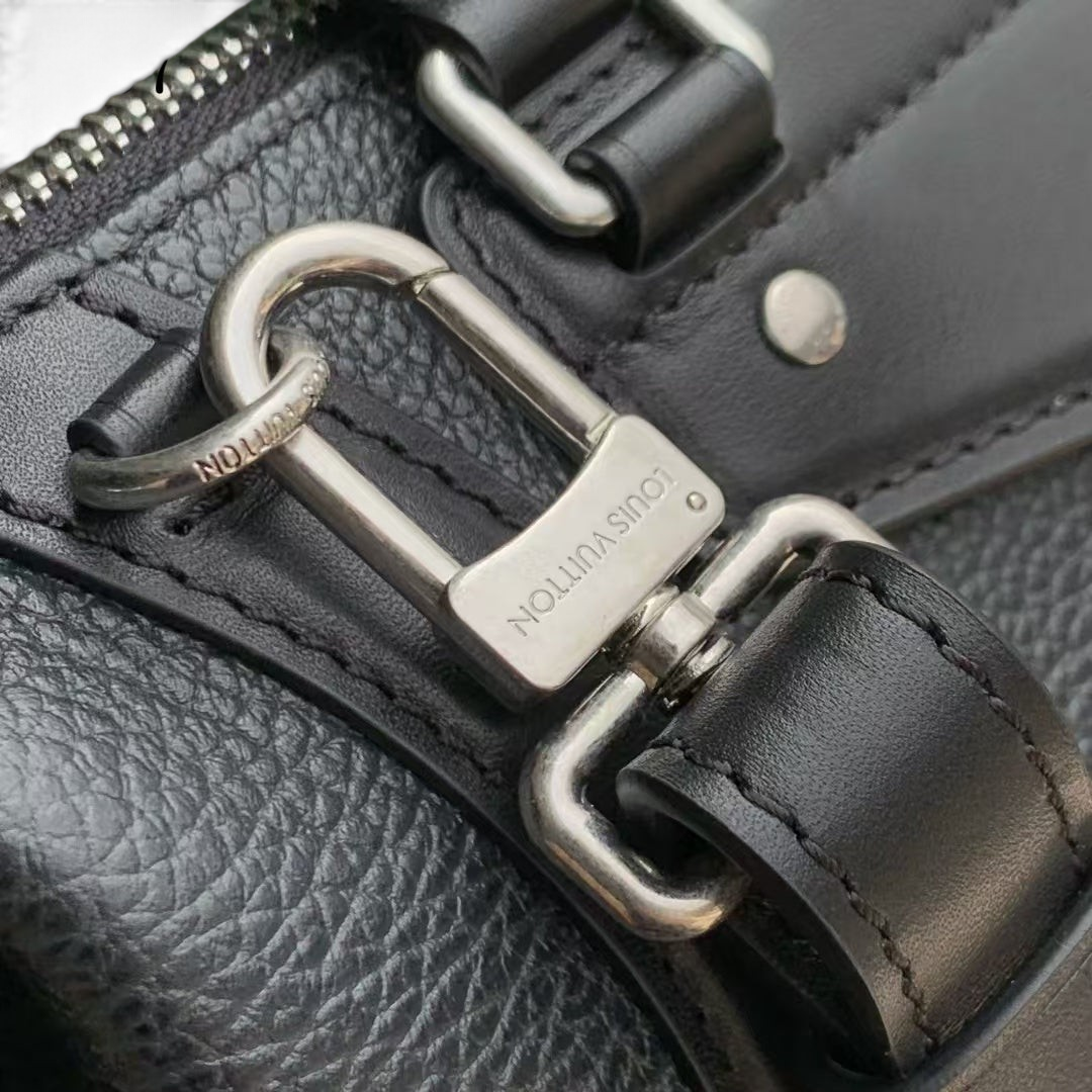 SWORD LUXURY siyah deri Speedy çanta detaylı mat gümüş donanım ve fermuar mekanizması yakın çekim