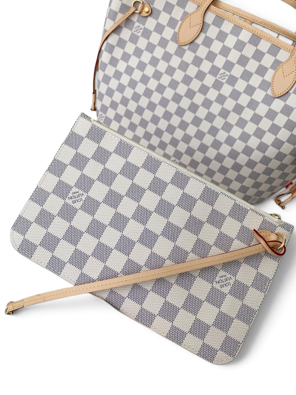 SWORD LUXURY Neverfull MM çanta, Damier Azur kanvas desenli, bej deri detaylı ve uyumlu çıkarılabilir fermuarlı cüzdan.