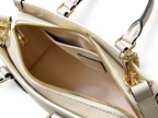SWORD LUXURY Louis Vuitton OnTheGo East West çanta, bej renkli Monogram Empreinte deri iç astar ve altın detaylar.