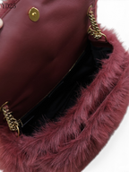 SWORD LUXURY Niki Medium suni kürk çanta, altın zincir askılı ve deri iç astarlı, şık bordo tasarım.