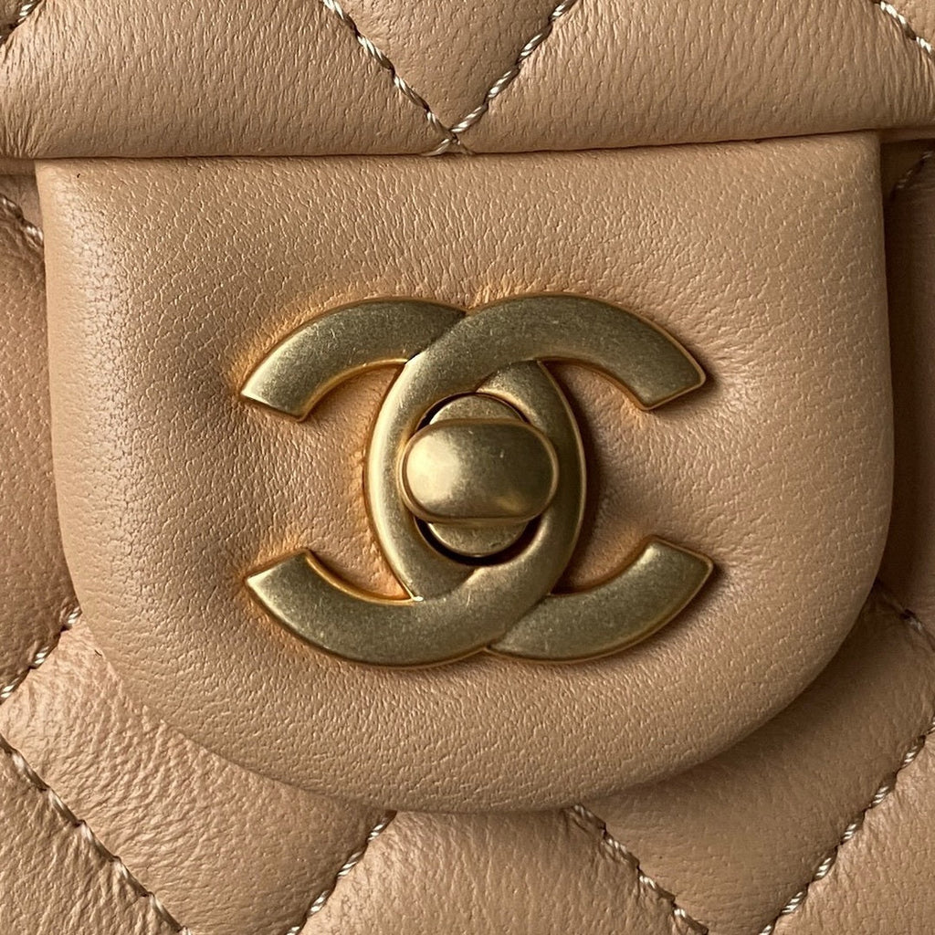 23 Quilted Chain Shoulder Bag