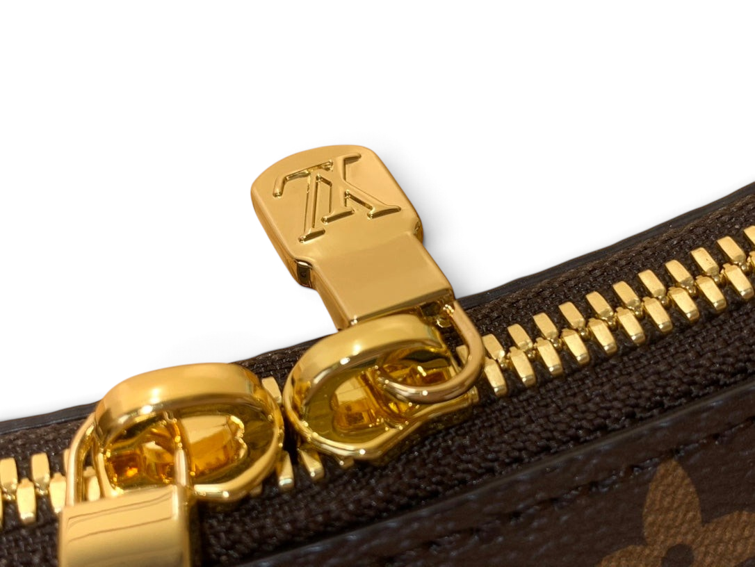 SWORD LUXURY Louis Vuitton Boulogne çanta üzerinde LV logolu parlak altın tonlu metal fermuar detayı