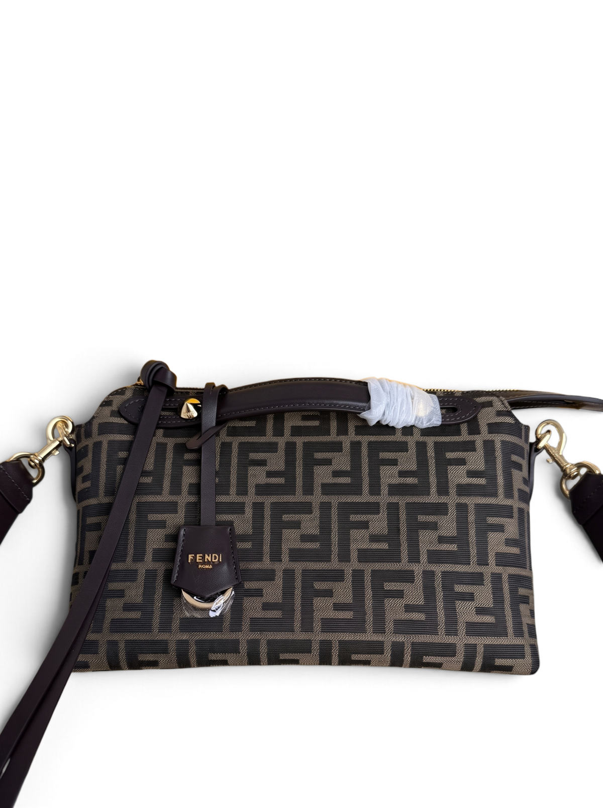 SWORD LUXURY Fendi By The Way Medium çanta, ikonik FF logolu kahverengi kanvas ve deri detaylı, altın tonlu donanımlı.