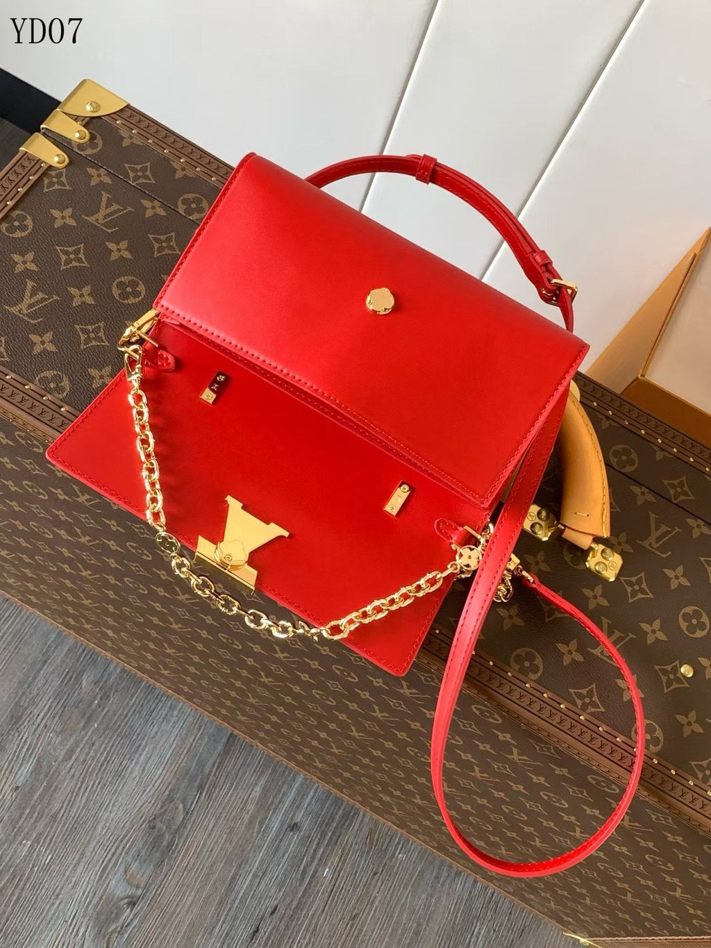 Capucines Wallet on Chain Bag