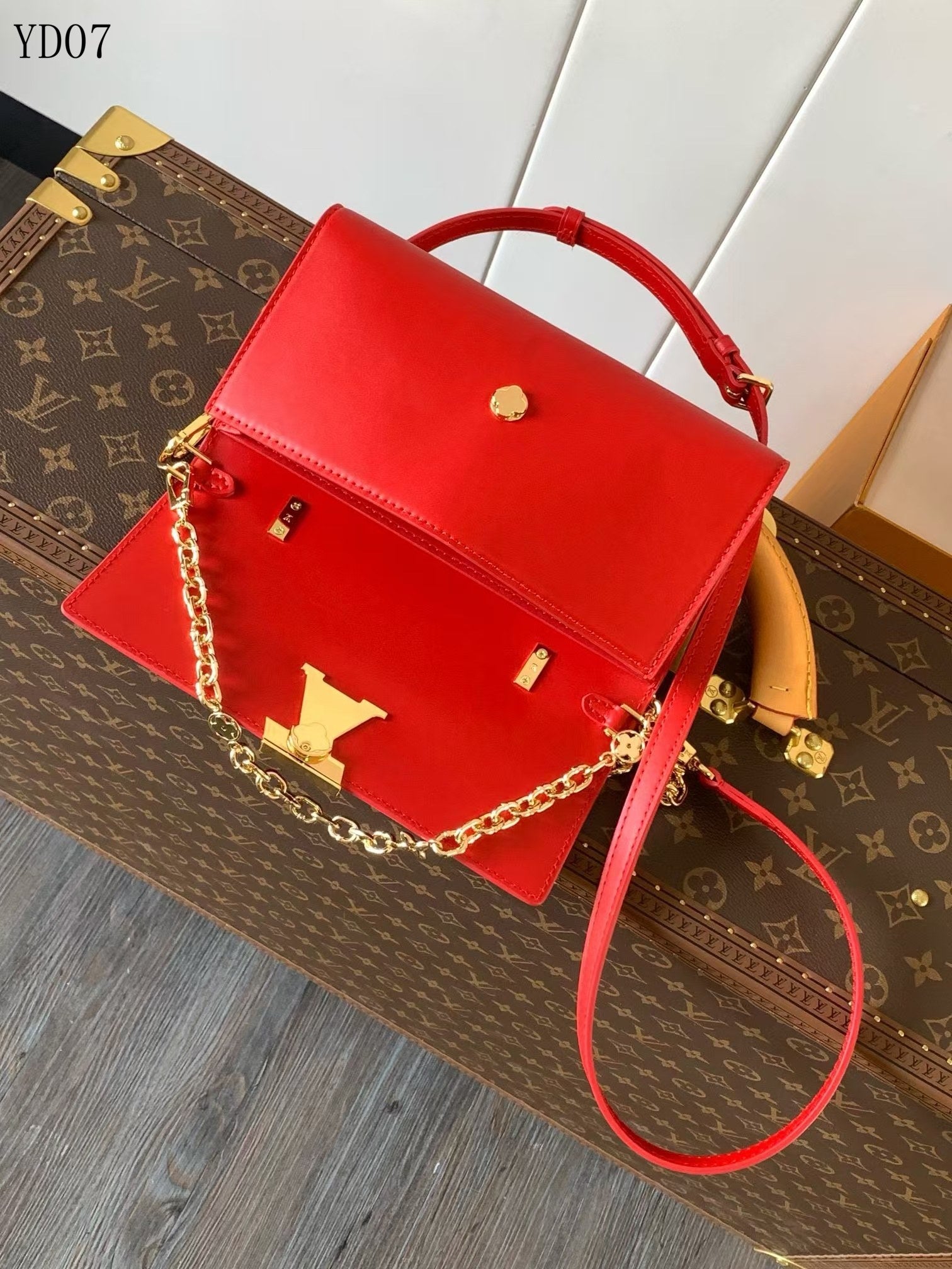 Capucines Wallet on Chain Bag