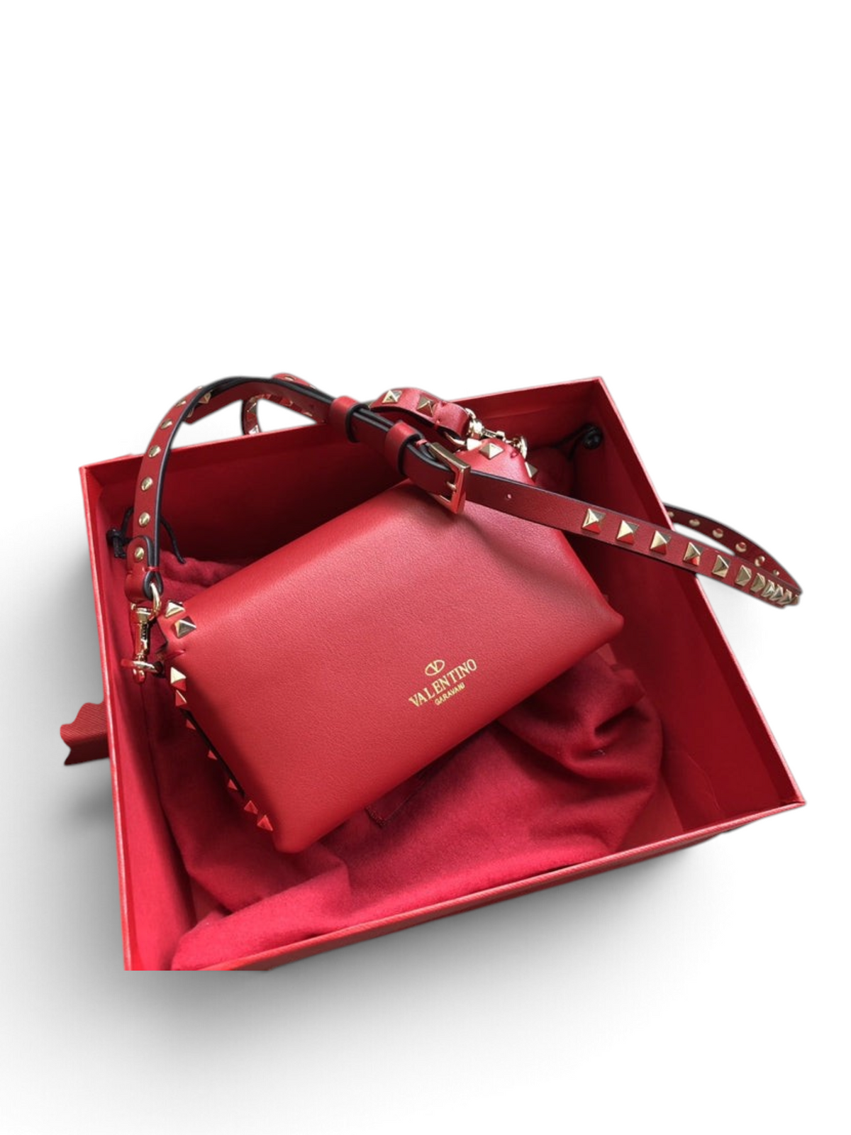SWORD LUXURY kırmızı deri Rockstud omuz çantası, piramit zımba detaylı ayarlanabilir askı ve kutusu ile.