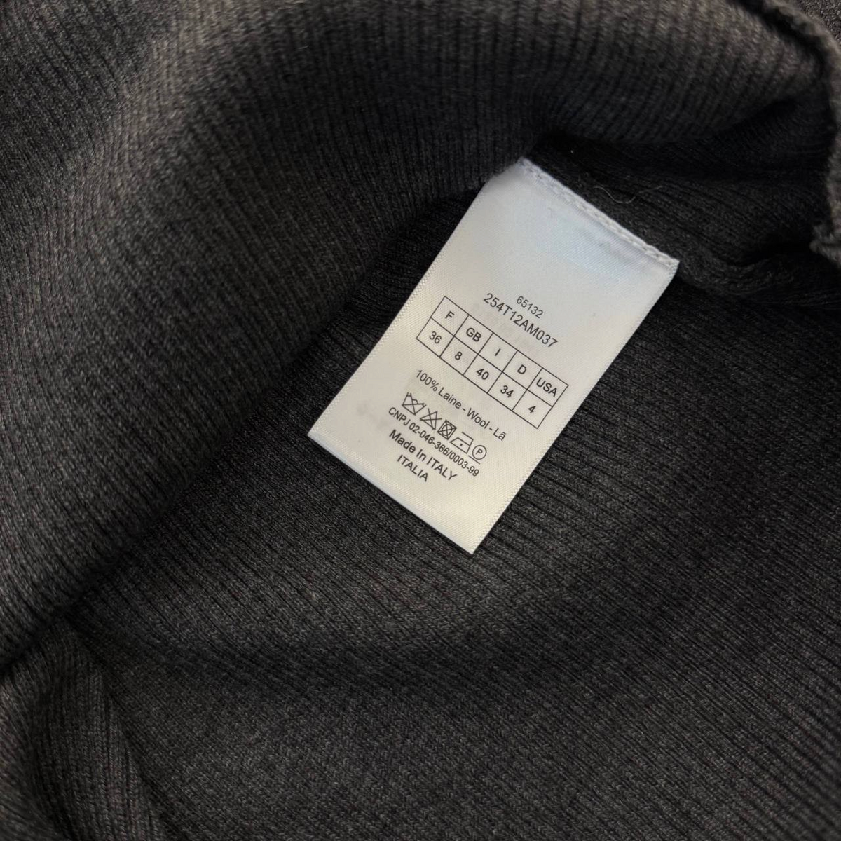 SWORD LUXURY marka gri renkli %100 yün katmanlı örgü kazak iç bakım etiketi ve beden bilgisi