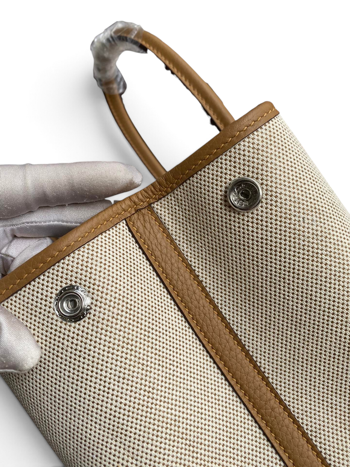 SWORD LUXURY Hermès Garden Party 30 çanta, bej kanvas ve taba rengi deri detaylı, çıtçıtlı kapama ve deri saplar