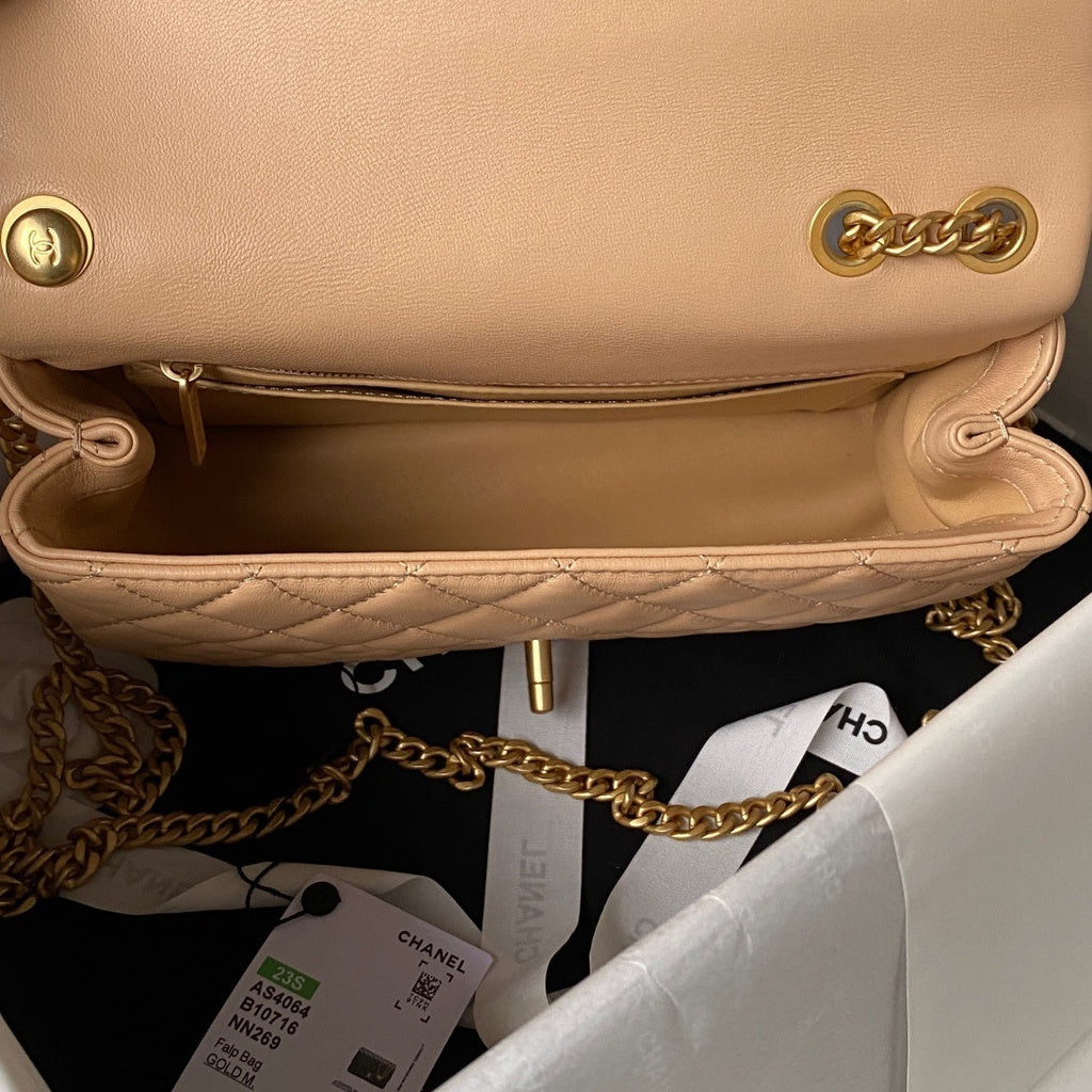 23 Quilted Chain Shoulder Bag