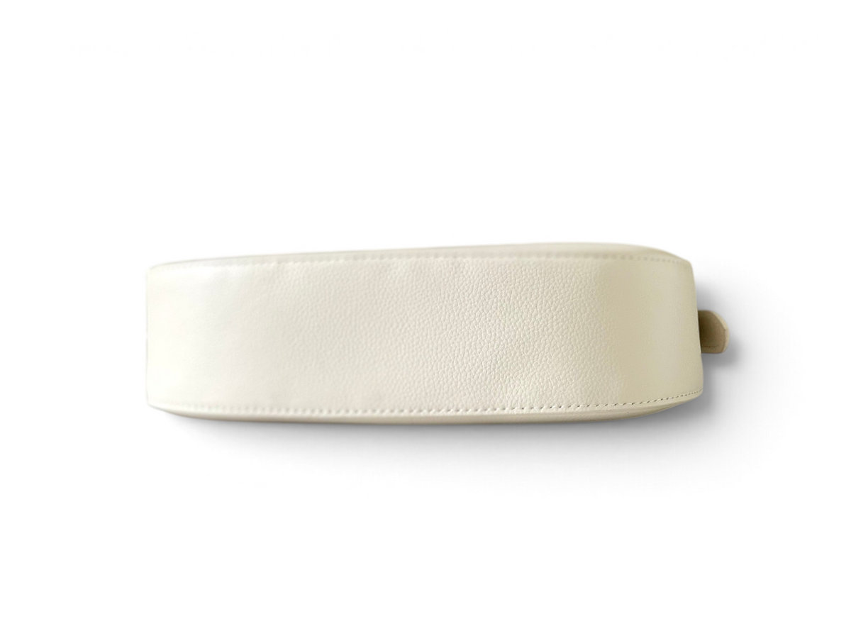 SWORD LUXURY Low Key omuz çantası, krem rengi yumuşak deri, minimalist ve yapılandırılmış tasarım.