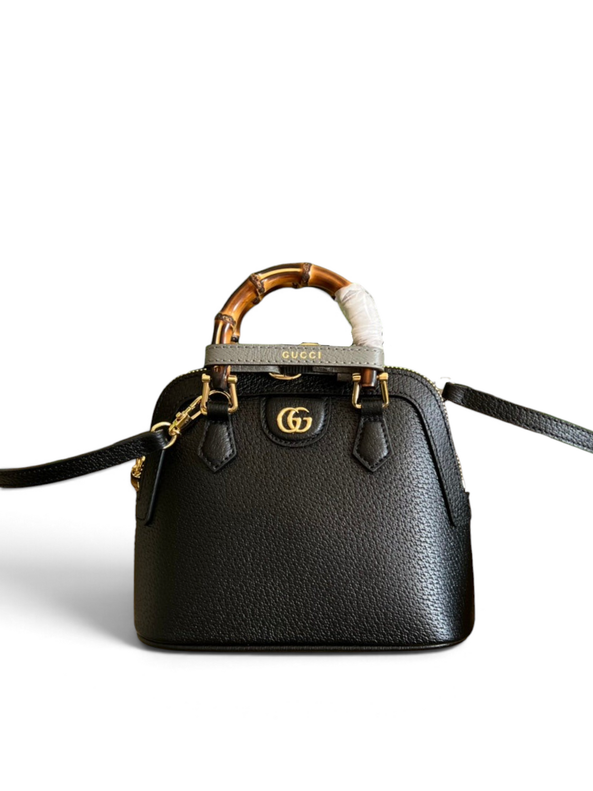 SWORD LUXURY siyah deri Gucci Diana çanta, bambu saplı, altın tonlu GG donanımlı ve kutulu sunum.