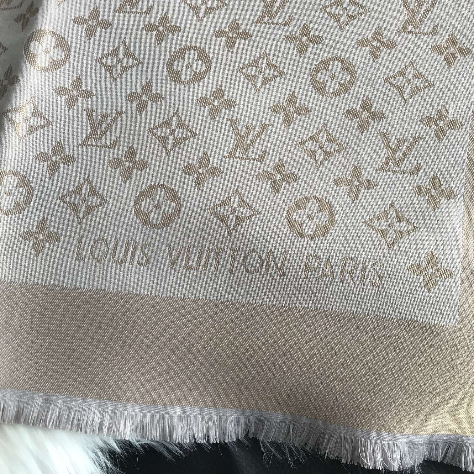Monogram Shawl 140 x 140 cm