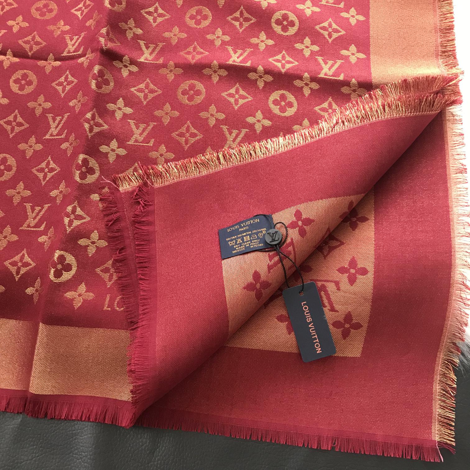 Monogram Shawl 140 x 140 cm
