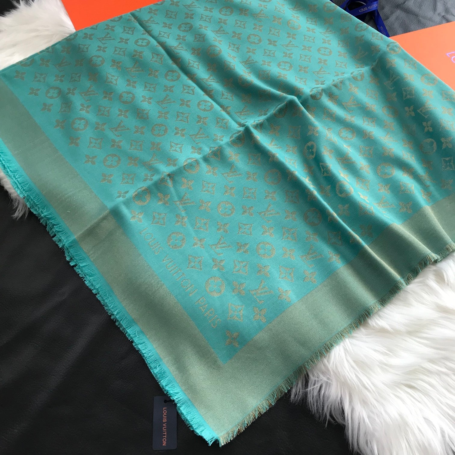 Monogram Shawl 140 x 140 cm