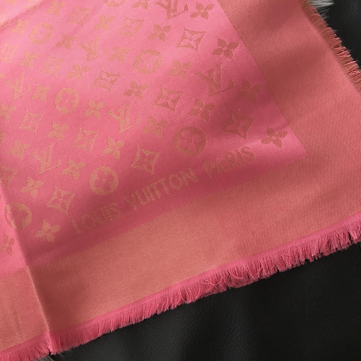 Monogram Shawl 140 x 140 cm