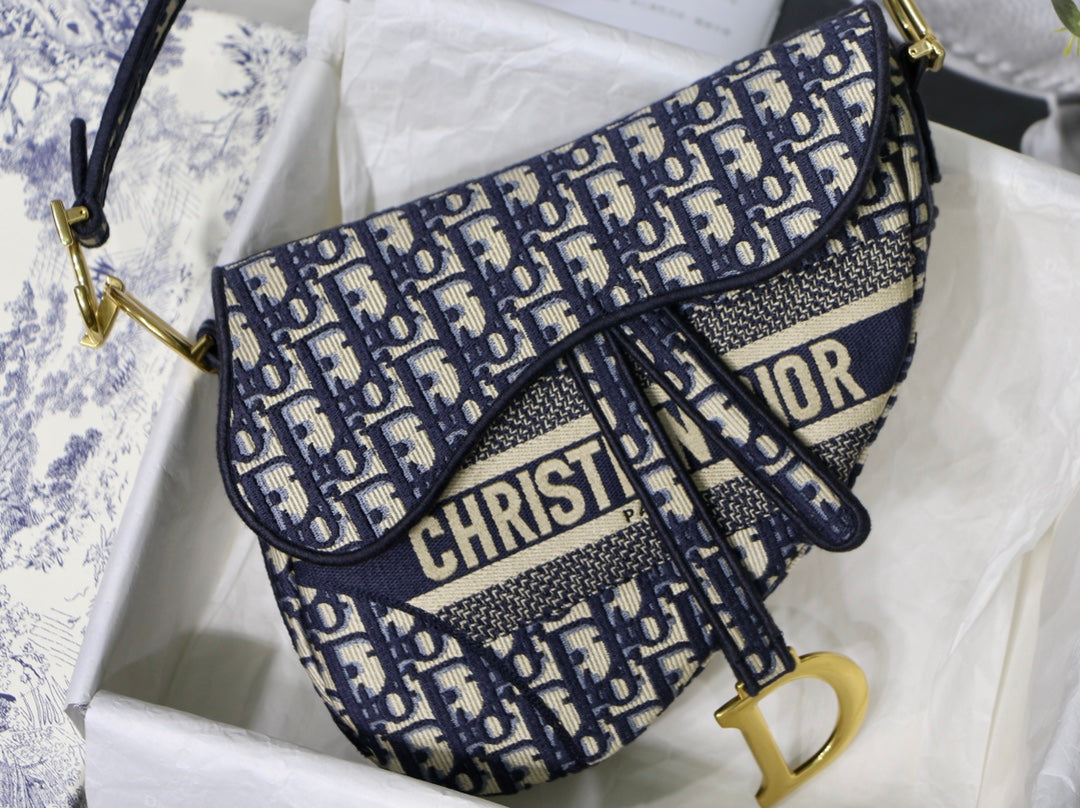Saddle Oblique Canvas Bag