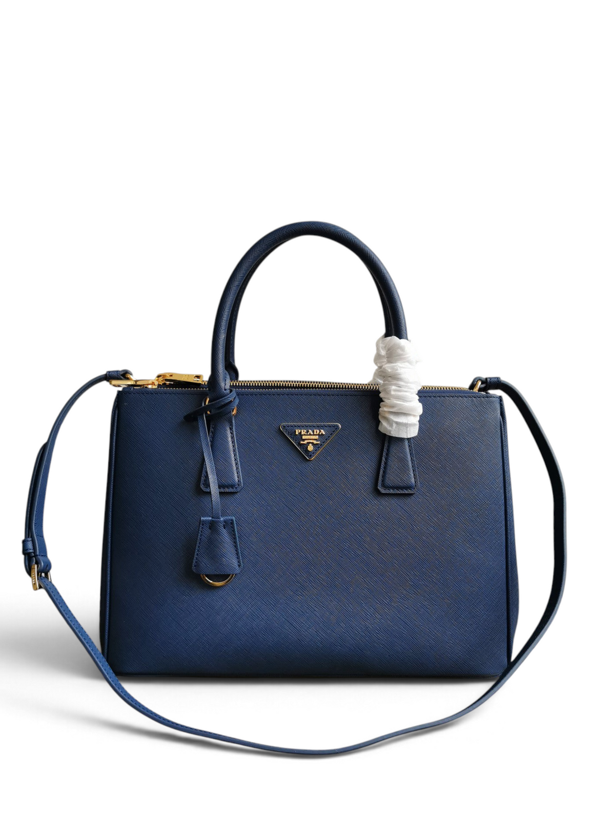 SWORD LUXURY lacivert Prada Galleria saffiano deri çanta, altın donanımlı ve çıkarılabilir omuz askılı.