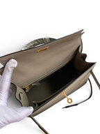 SWORD LUXURY marka, gri Epsom deri Kelly 25 çanta, altın tonlu donanım ve iç bölmeleriyle kutu içinde.