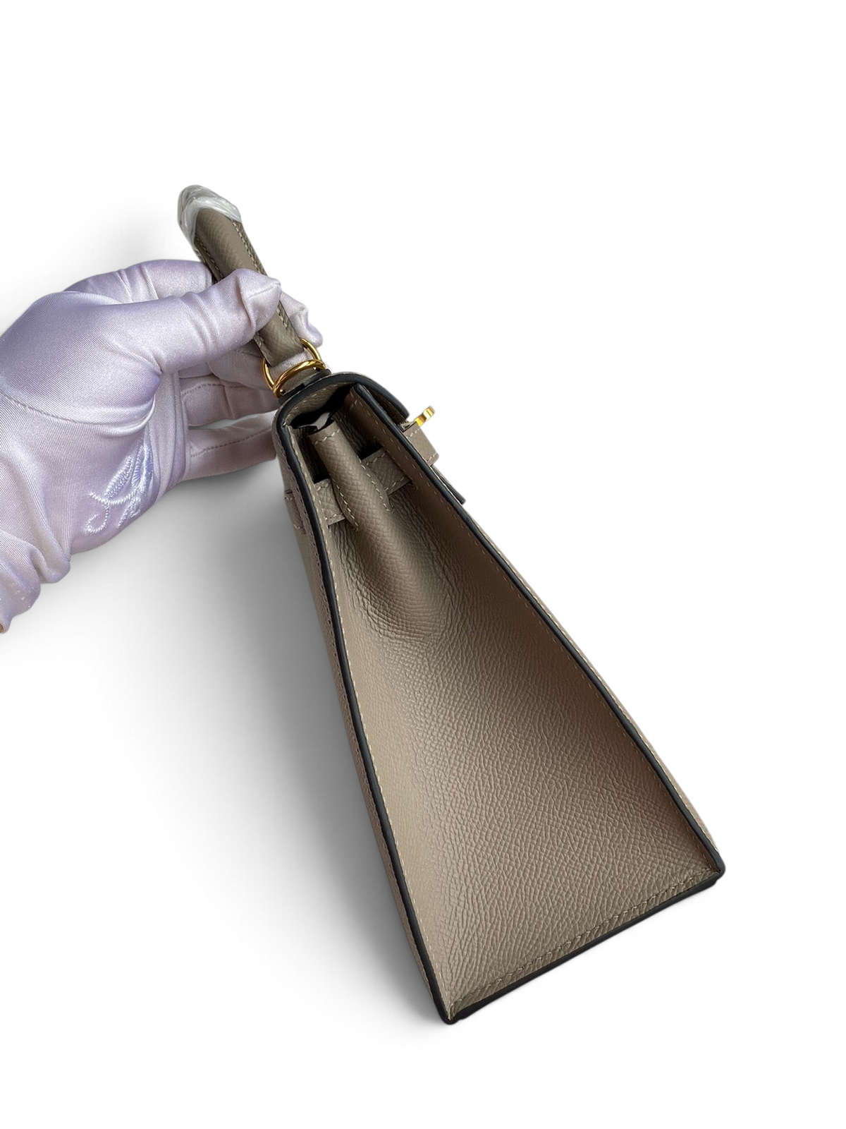 SWORD LUXURY marka, Epsom deri, altın donanımlı, yan profilden görünen zarif Kelly 25 çanta.