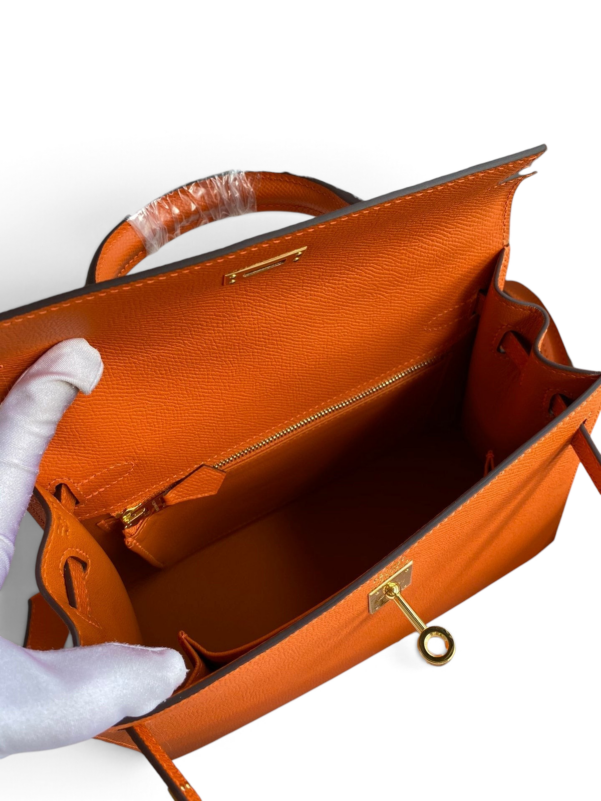 SWORD LUXURY marka turuncu Epsom deri Kelly 25 çanta, altın tonlu donanım ve iç bölmeleriyle detaylı görünüm.