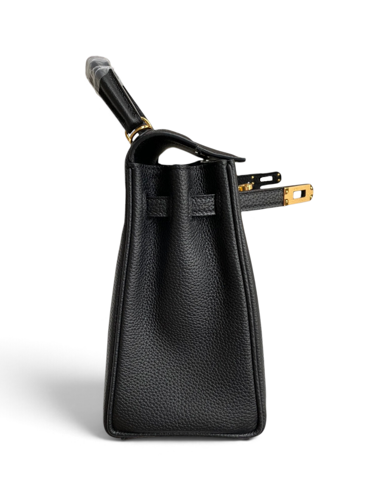 SWORD LUXURY siyah Togo deri Kelly 25 çanta, altın donanımlı ve kutu içerisinde yan görünüm.