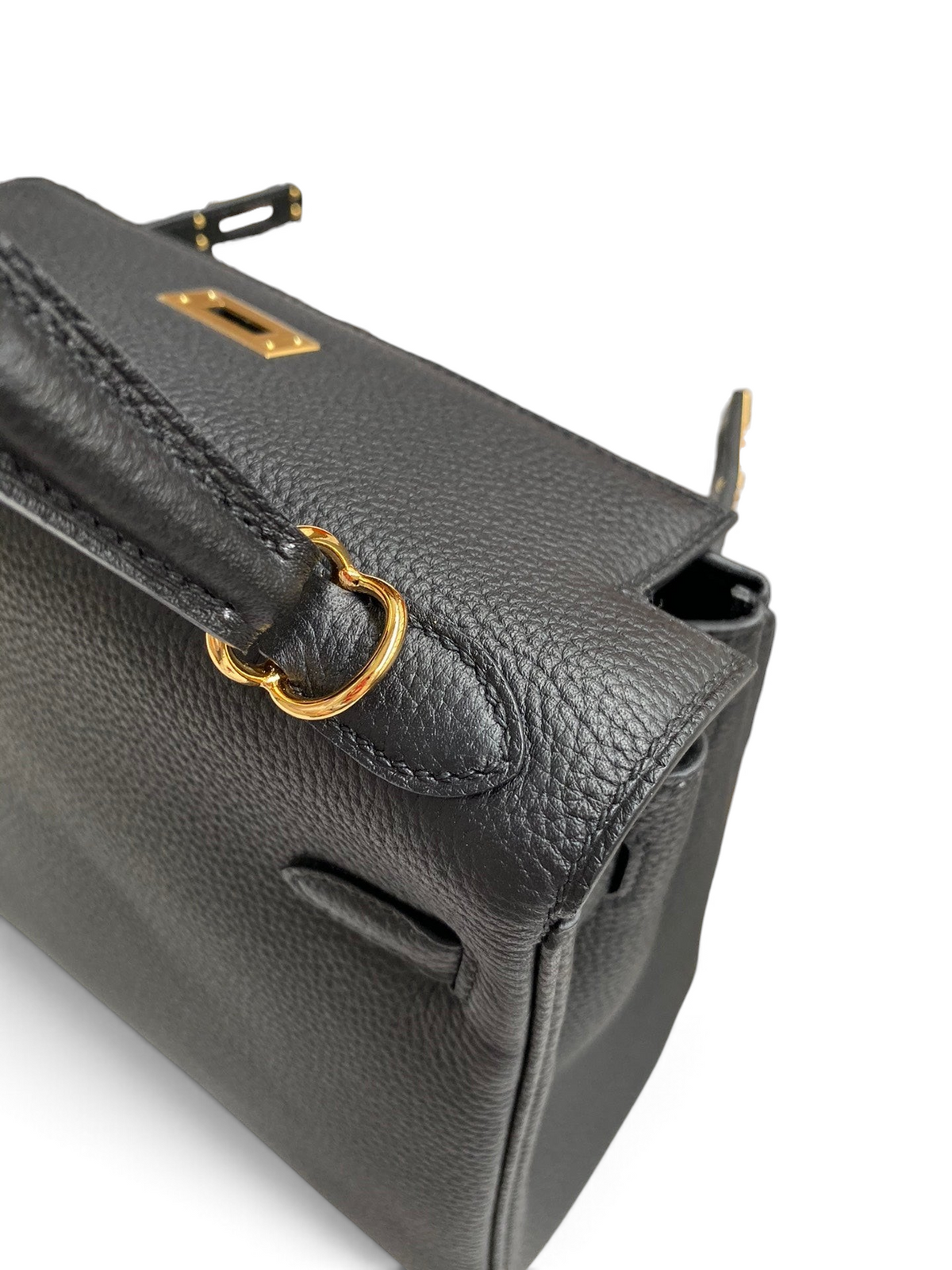 SWORD LUXURY Kelly 25 siyah Togo deri çanta, altın rengi metal detayları ve zarif el işçiliği ile.