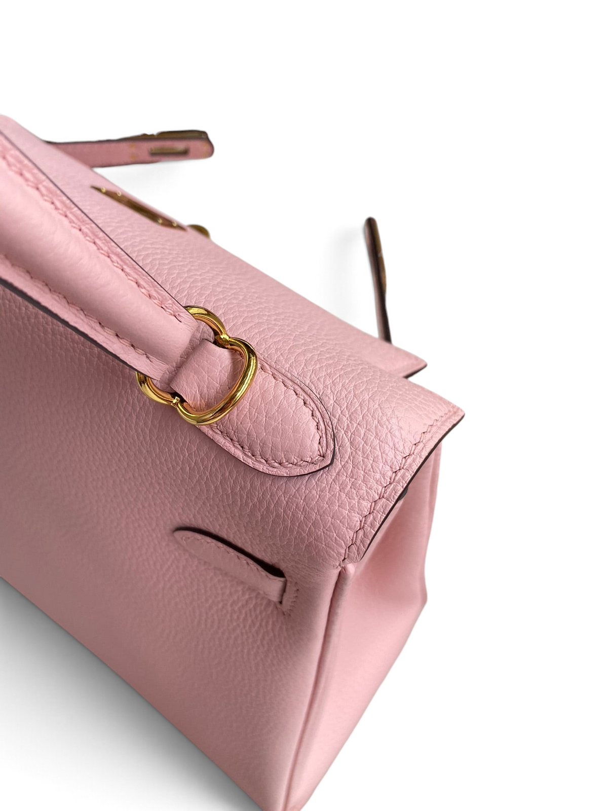 SWORD LUXURY Kelly 25 pembe Togo deri çanta, altın rengi metal detayları ve zarif el işçiliği ile kutusunda.