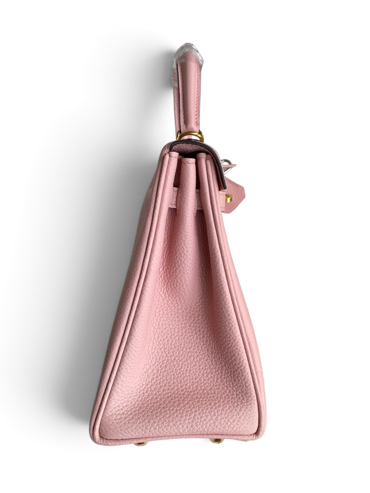 SWORD LUXURY marka pembe Togo deri Kelly 25 çanta, kutu içerisinde yan görünüm ve detaylı dikiş yapısı.