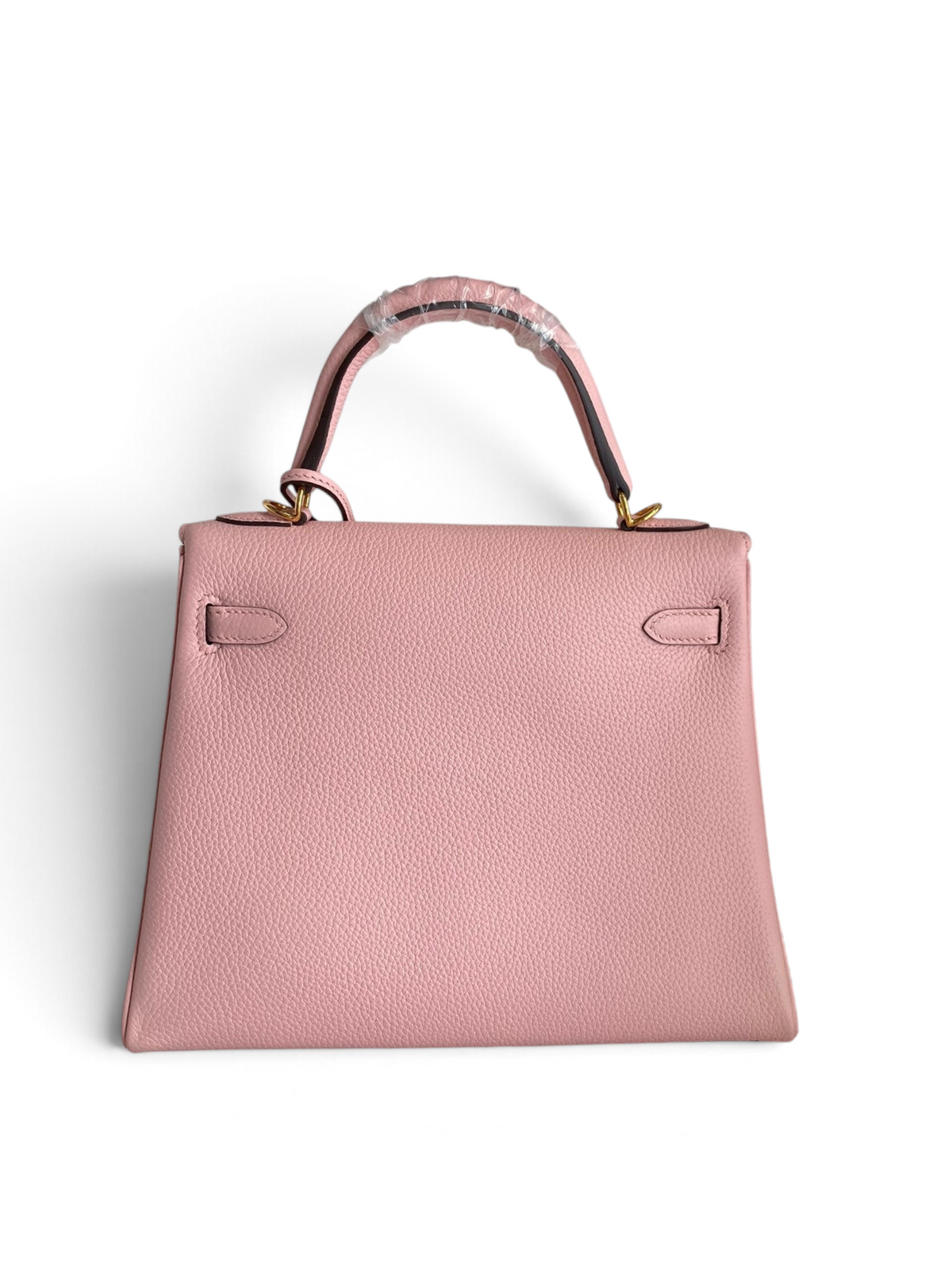 SWORD LUXURY pembe Togo deri Kelly 25 çanta, kutu içerisinde üstten görünüm, altın donanım ve el yapımı dikiş detaylı.