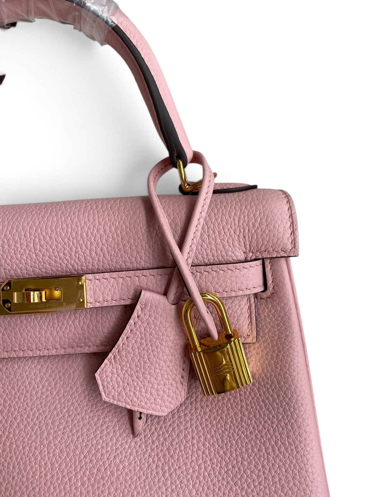 SWORD LUXURY Kelly 25 pembe Togo deri çanta, altın rengi kilit ve ikonik turn-lock kapama detaylı.