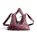 SWORD LUXURY imzalı, bordo renkli, ikonik Intrecciato örgülü deri Bottega Veneta Cassette Bowling çanta.