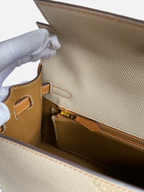 SWORD LUXURY Hermès Kelly 25 Epsom deri çanta iç detayı, altın fermuarlı bölme ve kaliteli dikişler