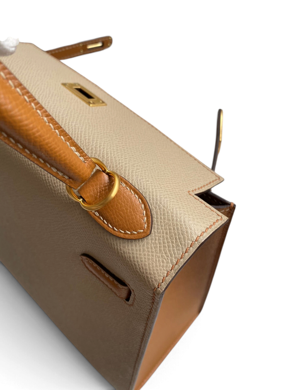 SWORD LUXURY marka, bej ve taba renkli, Epsom deri dokulu, altın donanımlı 25 cm Hermès Kelly çanta detayı.