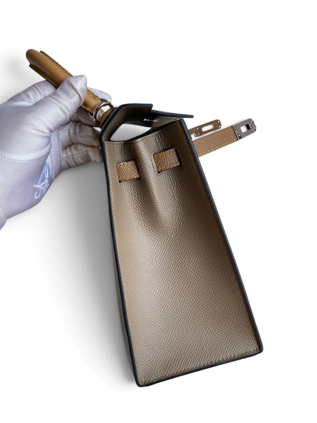 SWORD LUXURY marka, 25 cm boyutunda, dayanıklı Epsom deriden üretilmiş, zarif detaylı kahverengi Kelly çanta yan görünüm