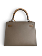 SWORD LUXURY marka, gri renkli, Epsom deri, ikonik turn-lock kilit detaylı 25 cm Hermès Kelly çanta.