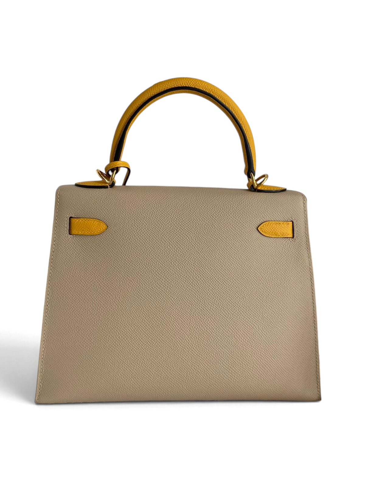 SWORD LUXURY marka, bej ve sarı renkli, Epsom deri Hermès Kelly 25 çanta, üstten tutmalı ve omuz askılı tasarım.