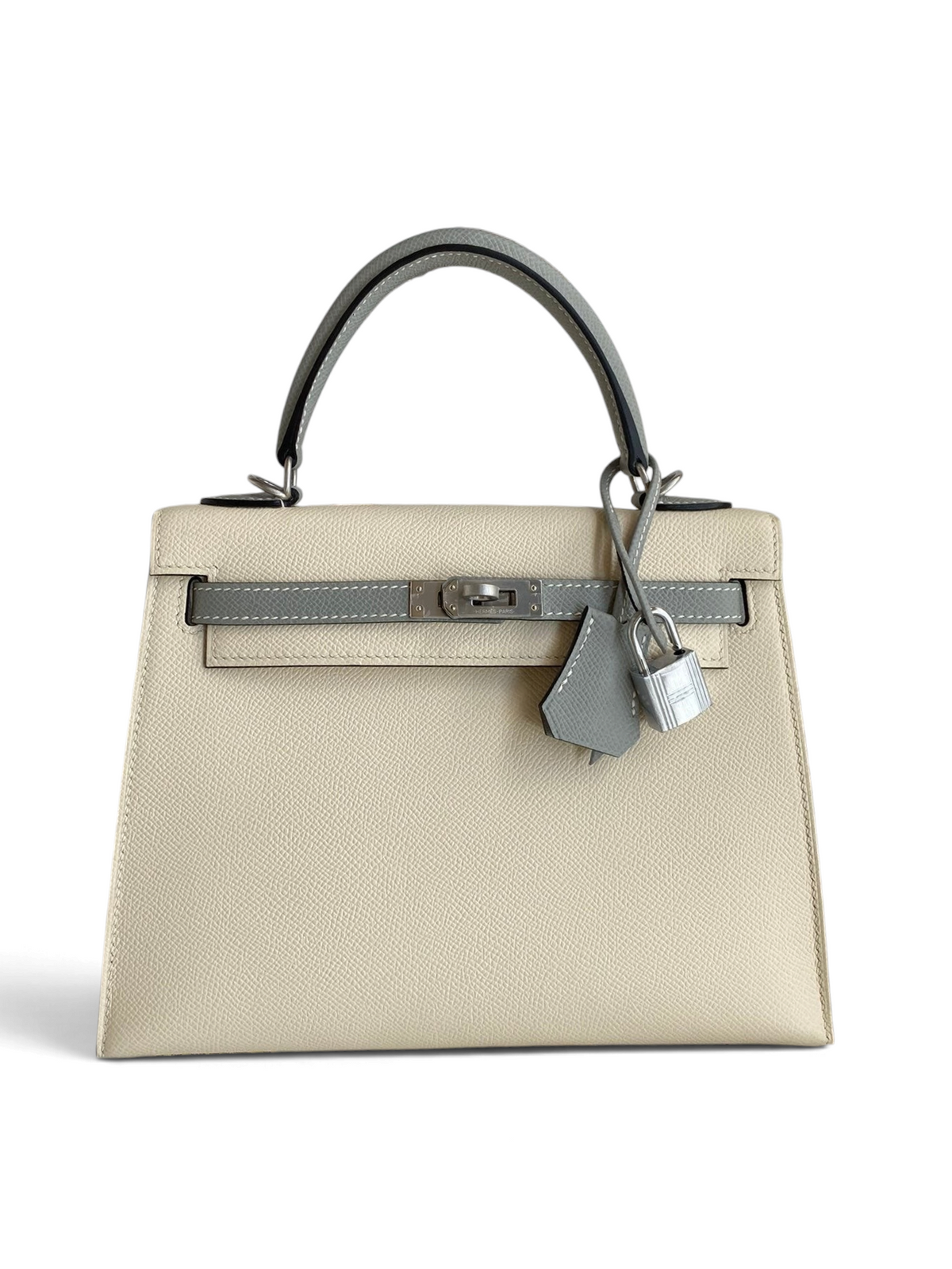 SWORD LUXURY marka, Gris Tourterelle renginde, paladyum donanımlı ve Epsom deriden üretilmiş Hermès Kelly 25 çanta.