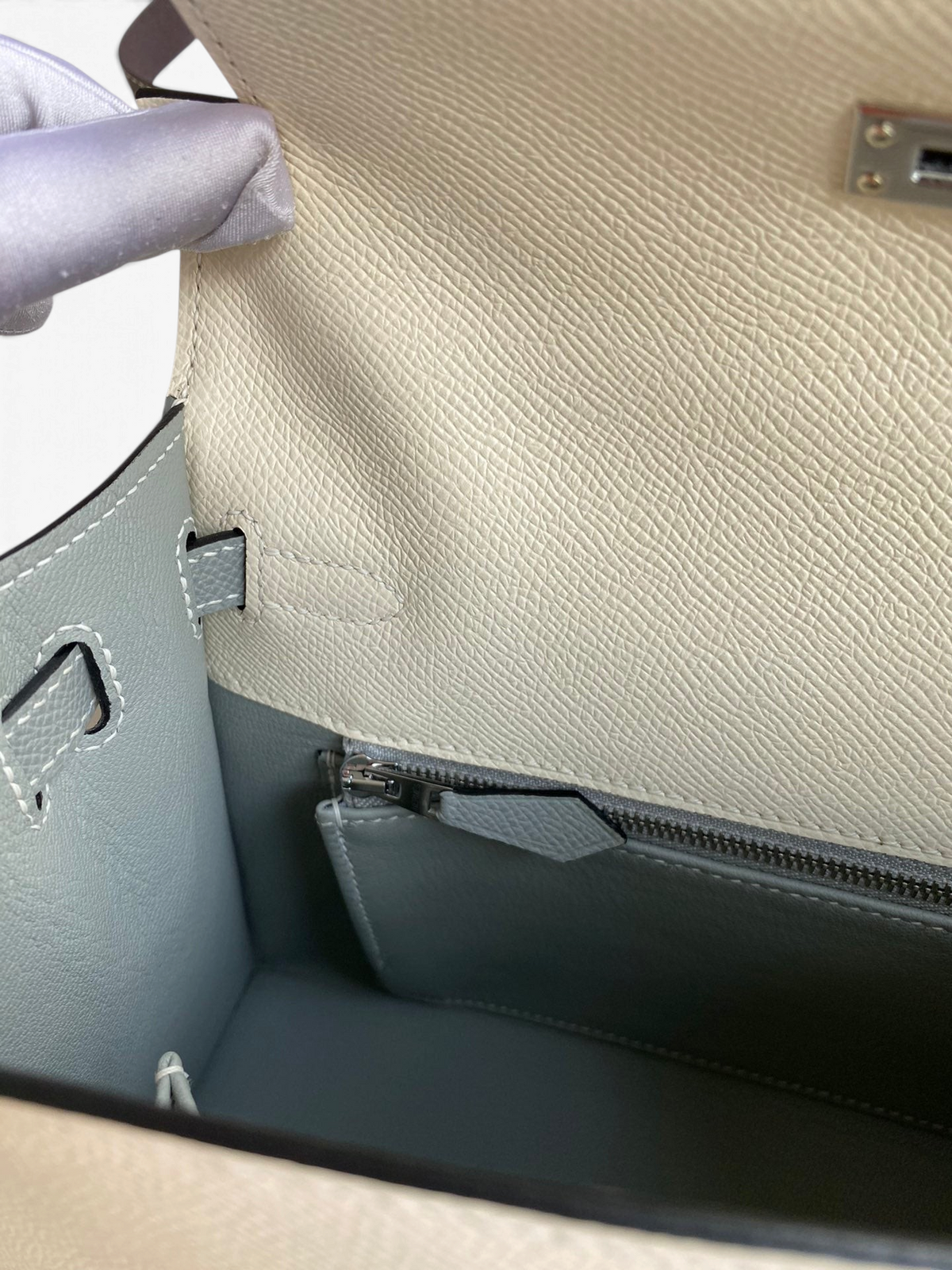 SWORD LUXURY Hermès Kelly 25 çanta, Gris Tourterelle Epsom deri iç detayları ve fermuarlı gözü ile.