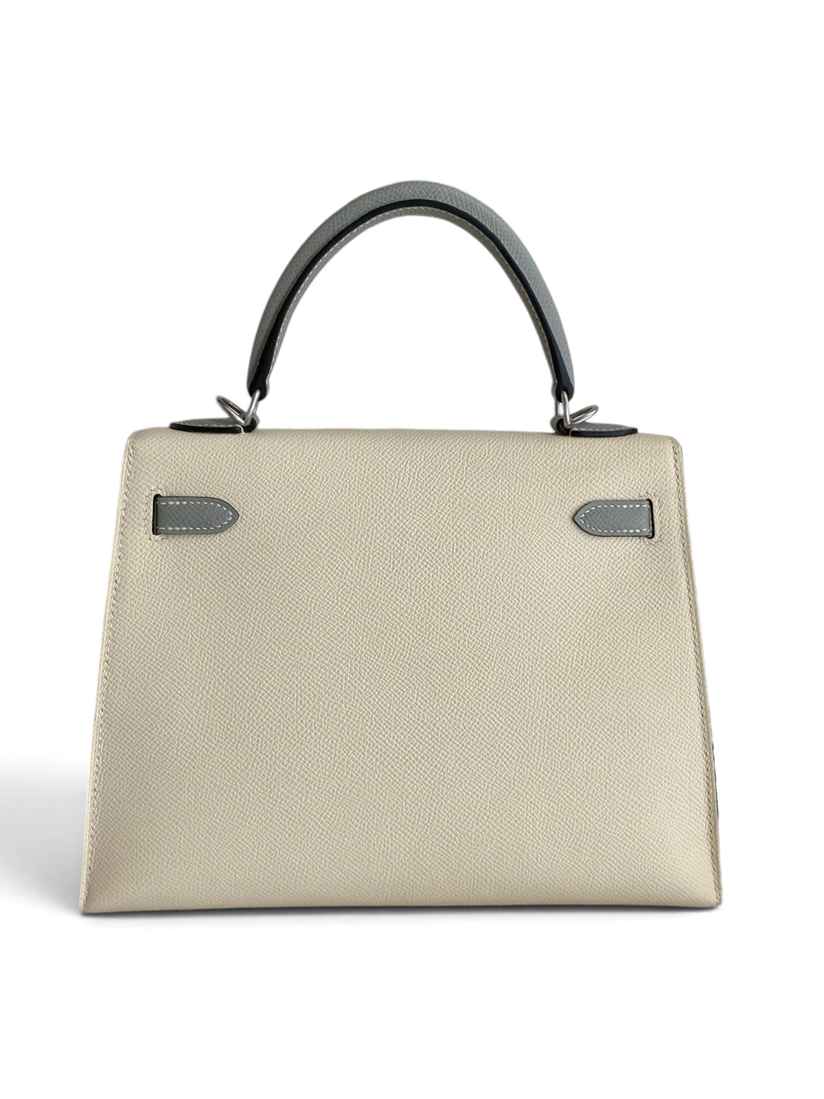 SWORD LUXURY Gris Tourterelle rengi Epsom deri Hermès Kelly 25 çanta, paladyum donanımlı ve zarif yapısal tasarım.