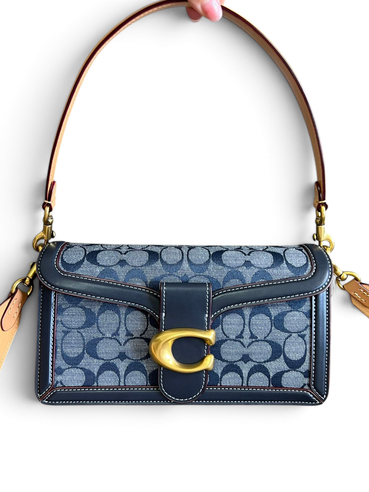 SWORD LUXURY Coach Tabby omuz çantası, altın renkli C tokalı, denim monogram kanvas ve deri detaylı şık tasarım.