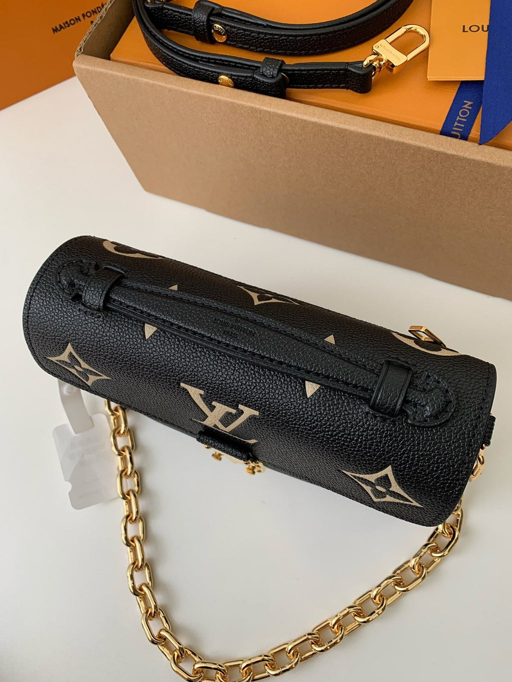 Pochette Métis East West Monogram Leather Bag