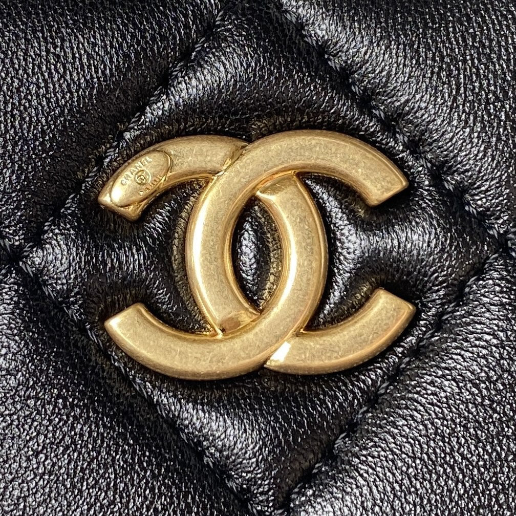 23A Lambskin Quilted CC Chain Hobo Black