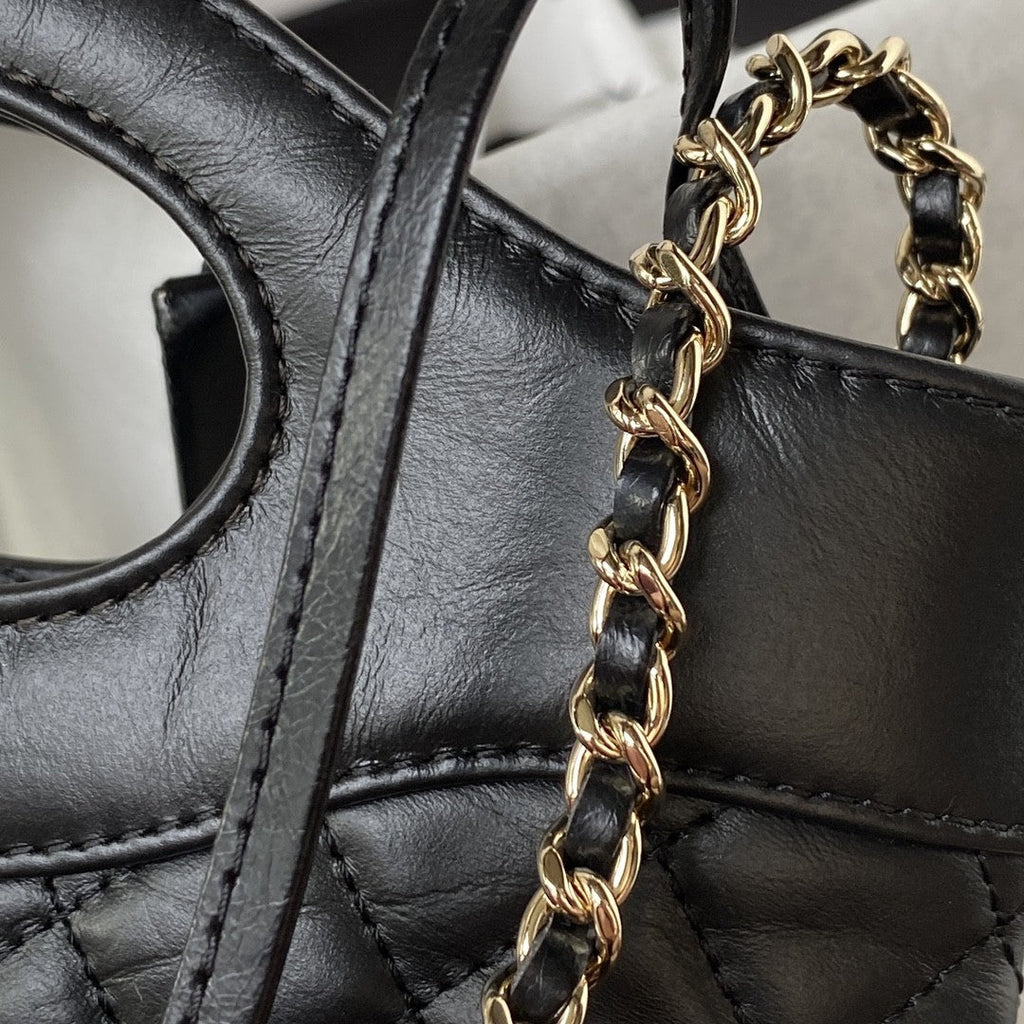 31 Quilted Leather Shopping Bag