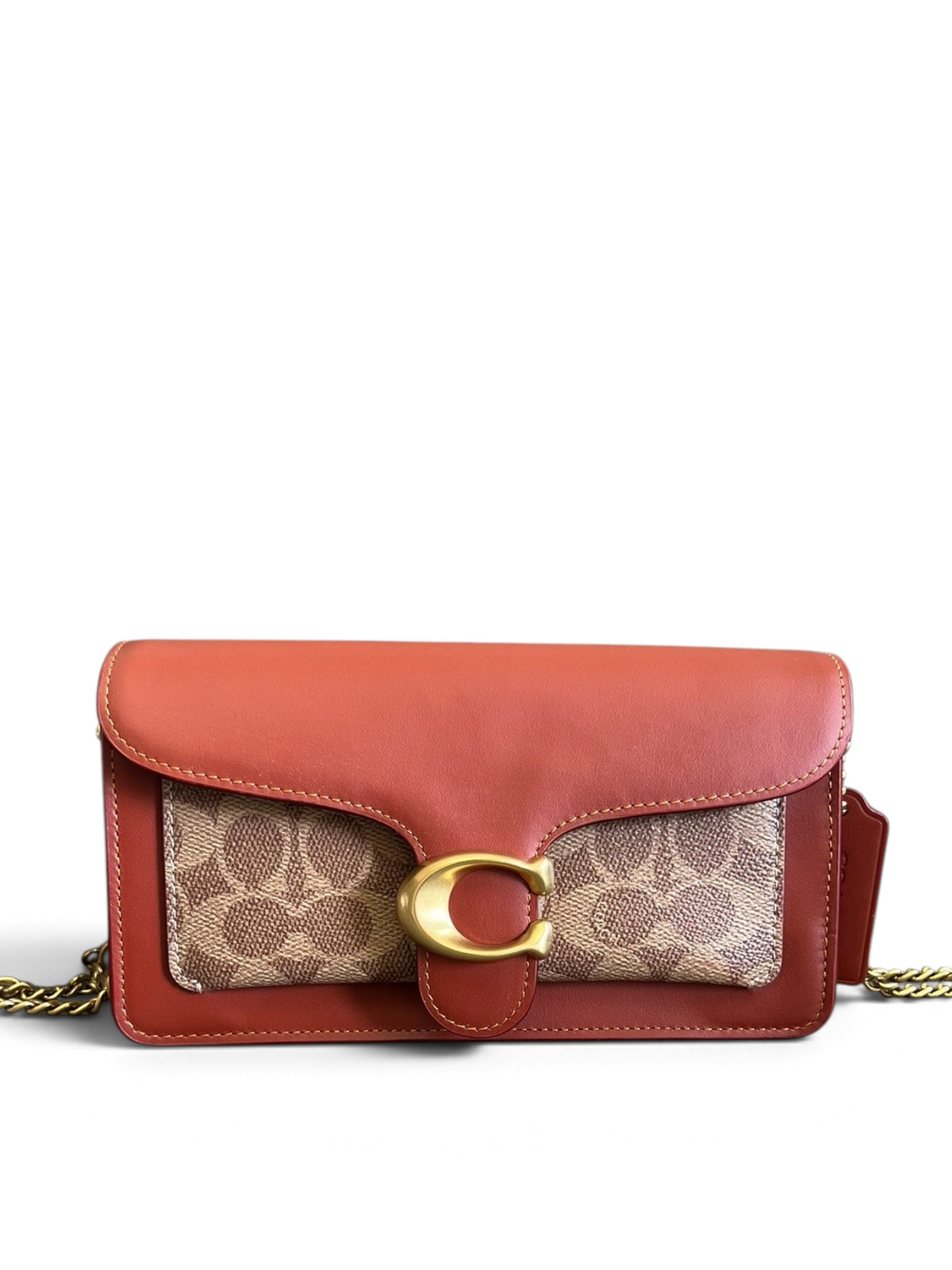 SWORD LUXURY Coach Mini Tabby zincirli çanta, kahverengi monogram kanvas ve taba deri detaylı, altın renkli C logolu.