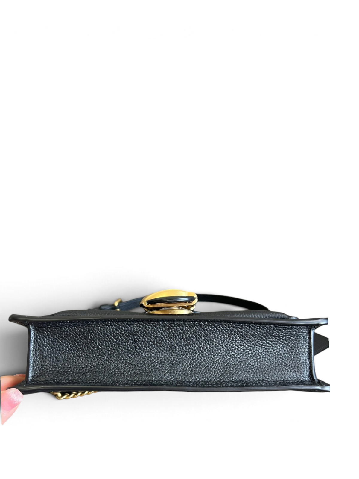 SWORD LUXURY marka siyah deri Mini Tabby zincirli çanta, altın tonlu metal detaylı yan görünüm.