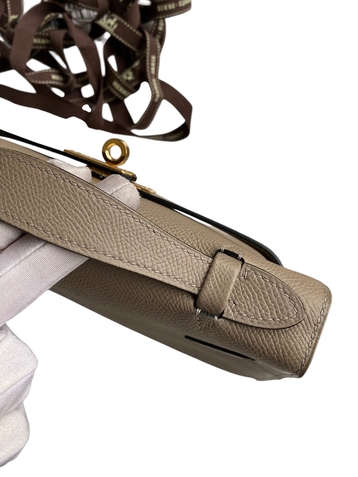 SWORD LUXURY Mini Kelly 22cm çanta, bej Epsom deri dokusu, altın rengi kilit detayı ve zarif dikişleriyle kutusunda.